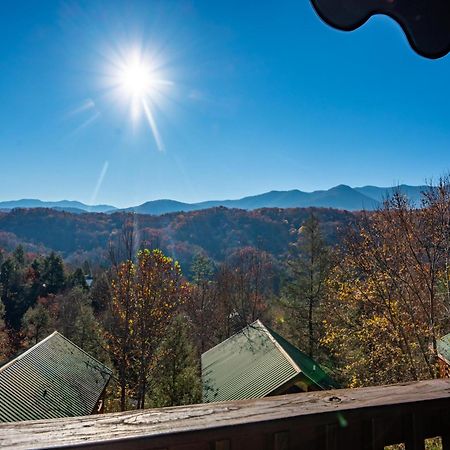 Spacious Smokies Cabin - Hot Tub With Mountain Views Гатлинбург Экстерьер фото