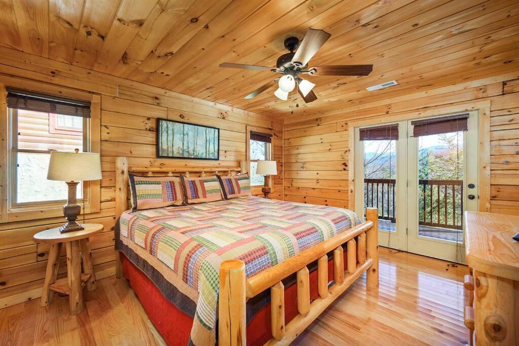 Spacious Smokies Cabin - Hot Tub With Mountain Views Гатлинбург Экстерьер фото
