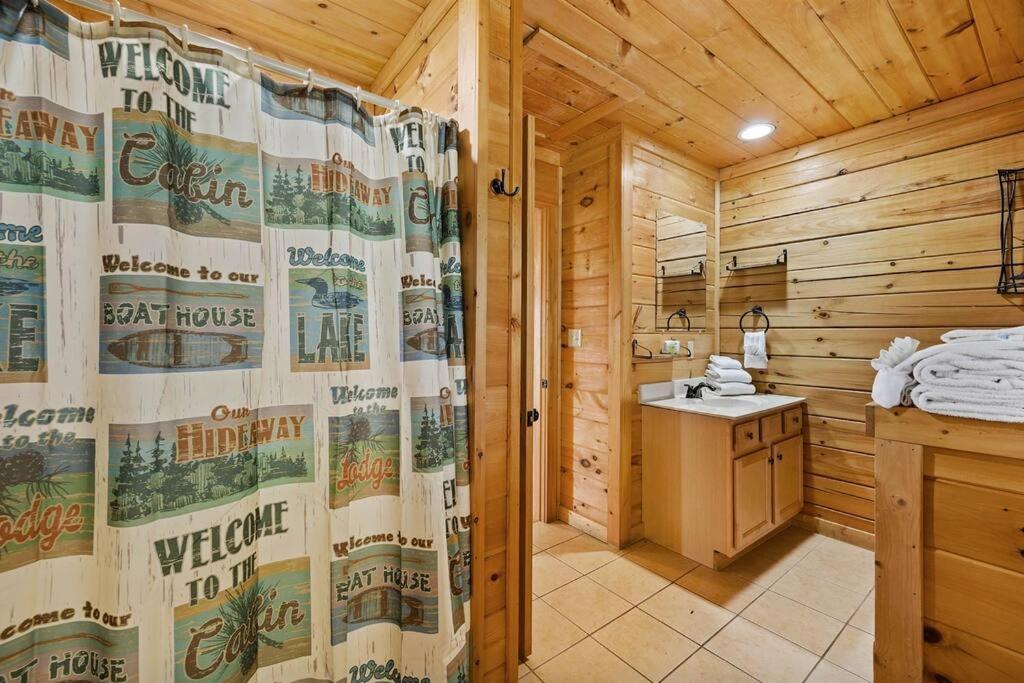 Spacious Smokies Cabin - Hot Tub With Mountain Views Гатлинбург Экстерьер фото