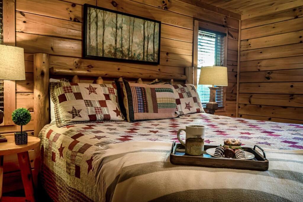 Spacious Smokies Cabin - Hot Tub With Mountain Views Гатлинбург Экстерьер фото