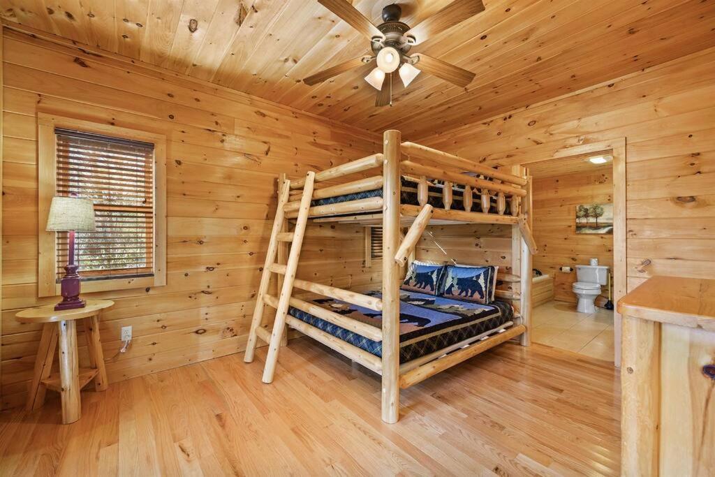 Spacious Smokies Cabin - Hot Tub With Mountain Views Гатлинбург Экстерьер фото