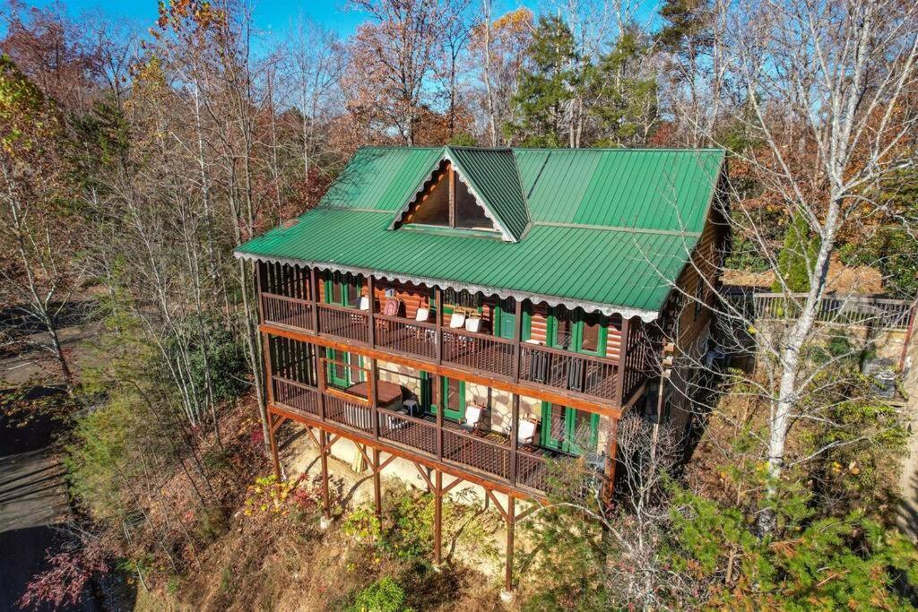 Spacious Smokies Cabin - Hot Tub With Mountain Views Гатлинбург Экстерьер фото