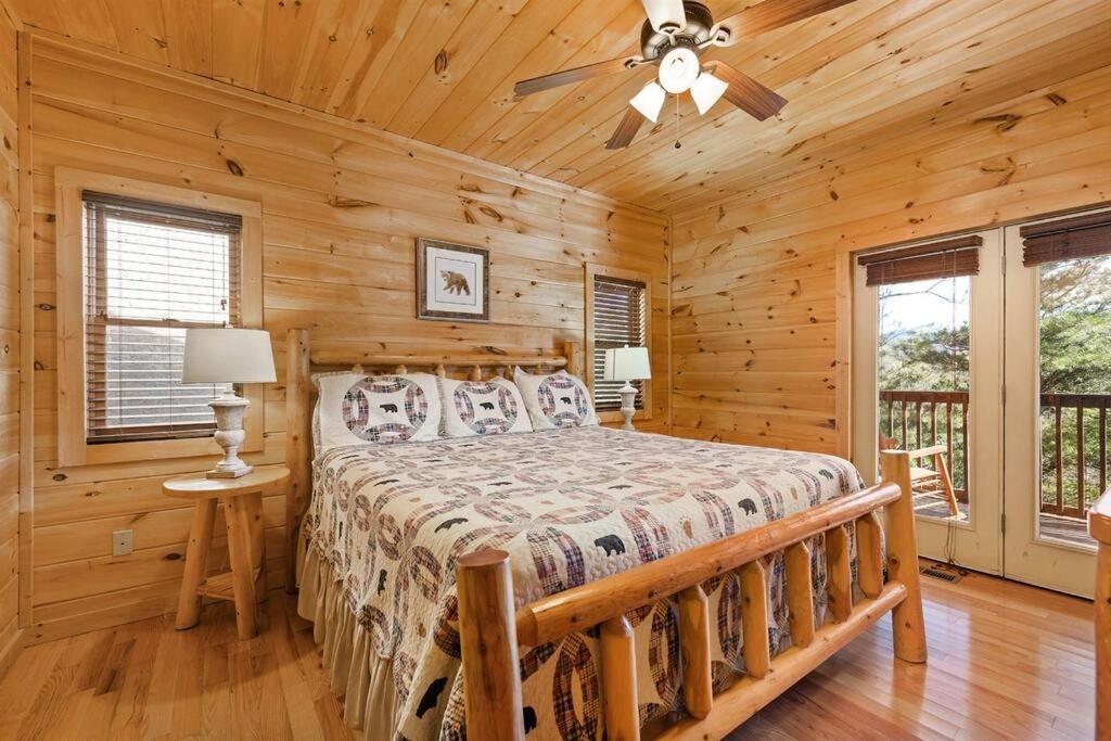 Spacious Smokies Cabin - Hot Tub With Mountain Views Гатлинбург Экстерьер фото