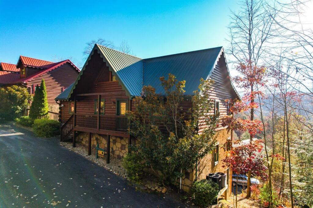 Spacious Smokies Cabin - Hot Tub With Mountain Views Гатлинбург Экстерьер фото
