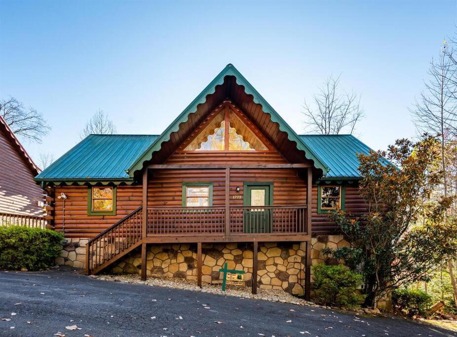 Spacious Smokies Cabin - Hot Tub With Mountain Views Гатлинбург Экстерьер фото